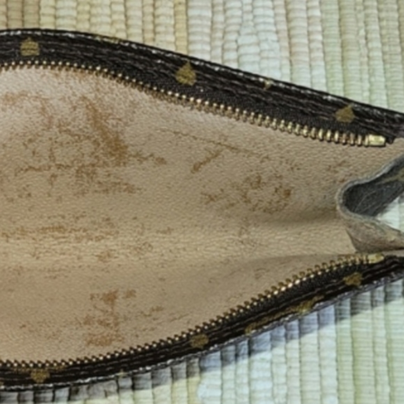 Louis Vuitton Pouch - Picture 6 of 9